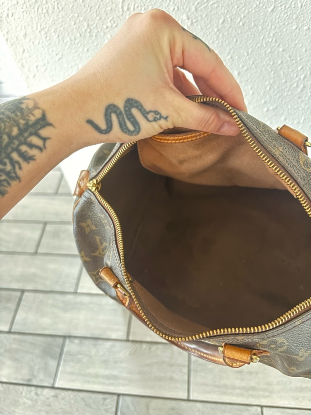 Louis Vuitton Brown Monogram Canvas Handbag with Tan Trim - Picture 7 of 10